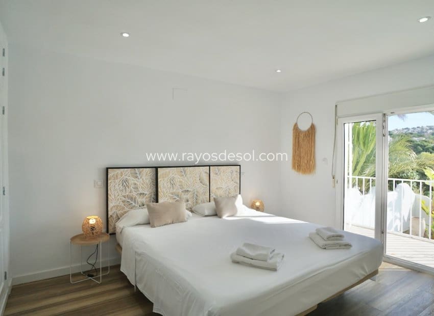 6 Zimmer Villa zu verkaufen in Moraira mit Pool - 859.000 € (Ref: 9877169)