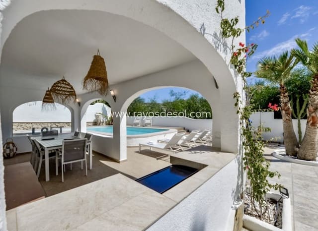 Chalet de 6 habitaciones en Moraira, Teulada-Moraira en venta con piscina - 859.000 € (Ref: 9877169)