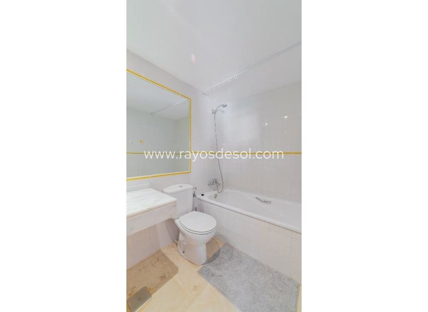 2 chambre Appartement à vendre à Punta Prima avec piscine - 260 000 € (Ref: 9879571)