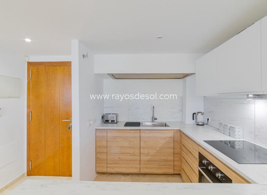 2 chambre Appartement à vendre à Punta Prima avec piscine - 260 000 € (Ref: 9879571)