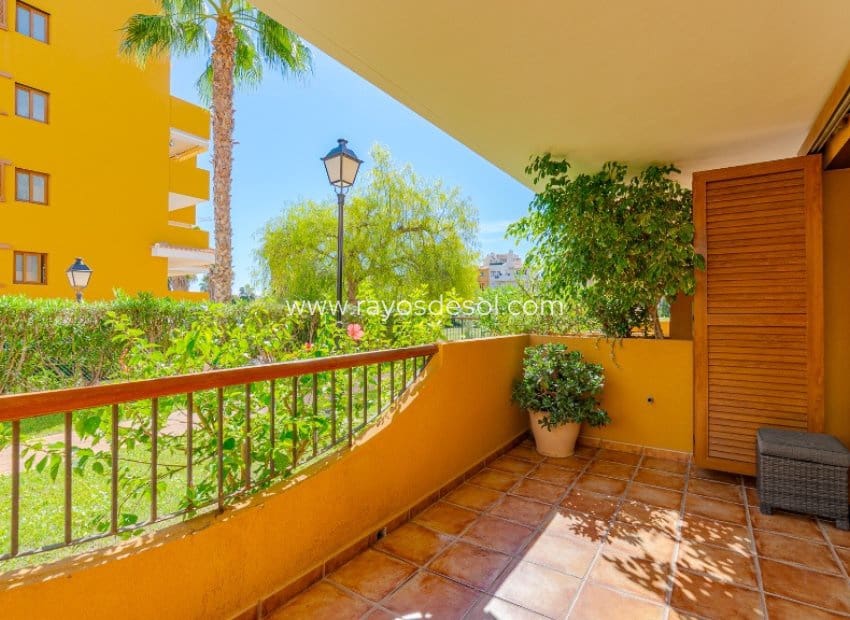 2 chambre Appartement à vendre à Punta Prima avec piscine - 260 000 € (Ref: 9879571)