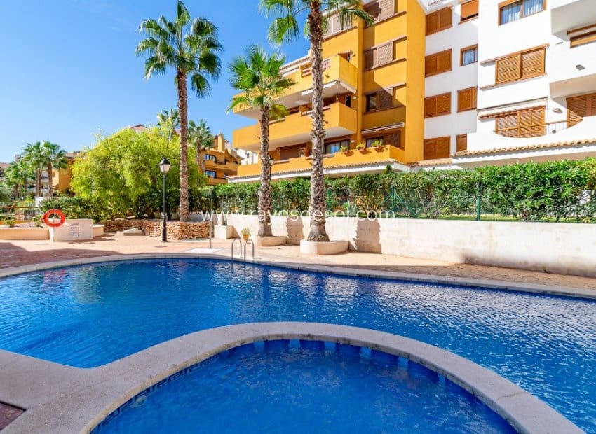 2 chambre Appartement à vendre à Punta Prima avec piscine - 260 000 € (Ref: 9879571)