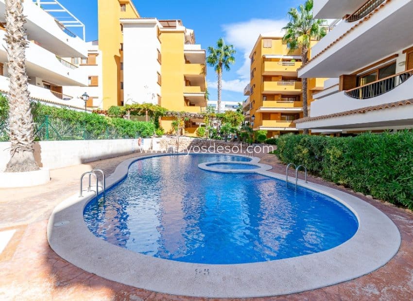 2 chambre Appartement à vendre à Punta Prima avec piscine - 260 000 € (Ref: 9879571)