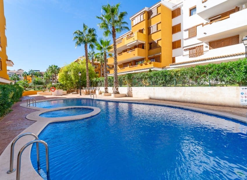2 chambre Appartement à vendre à Punta Prima avec piscine - 260 000 € (Ref: 9879571)