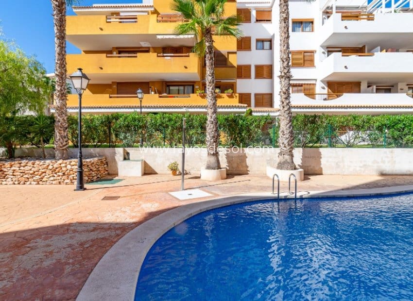 2 chambre Appartement à vendre à Punta Prima avec piscine - 260 000 € (Ref: 9879571)