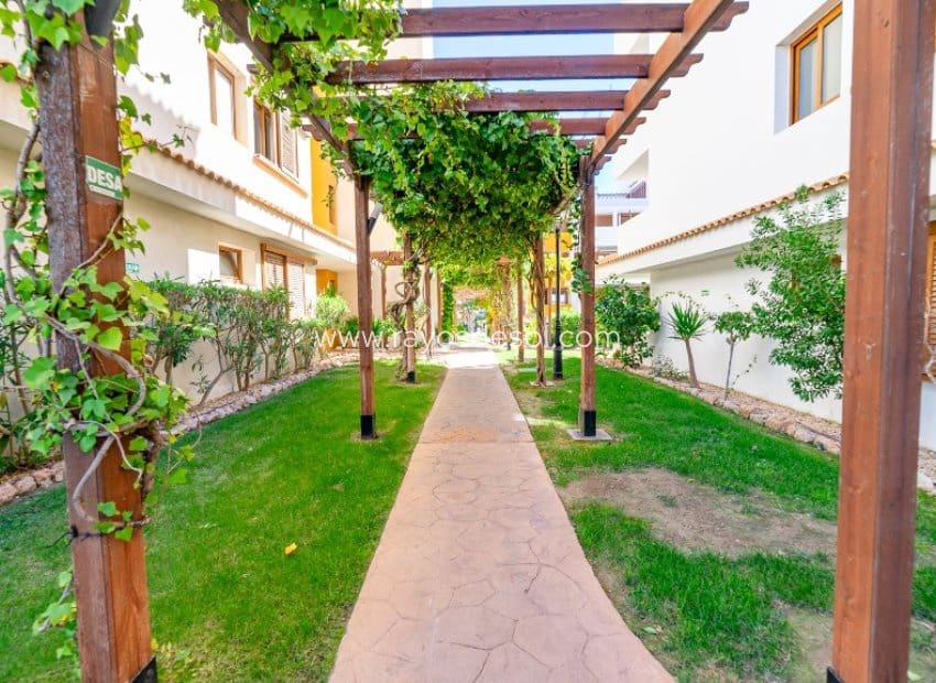 2 chambre Appartement à vendre à Punta Prima avec piscine - 260 000 € (Ref: 9879571)