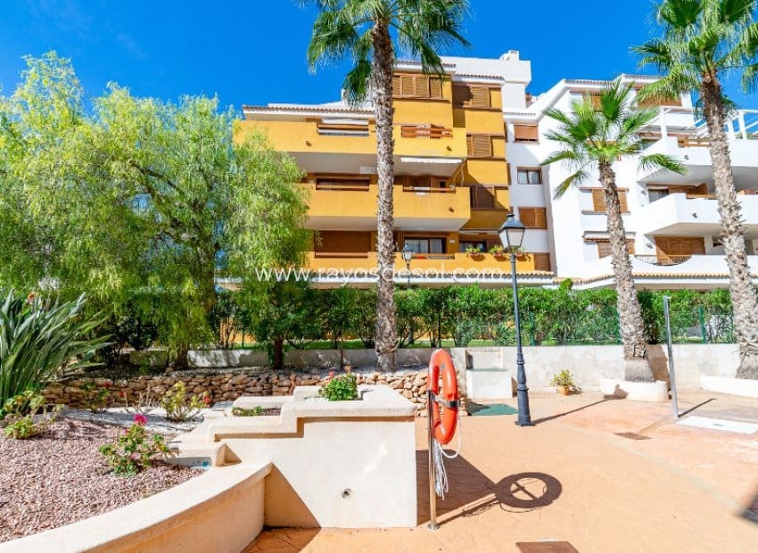 2 chambre Appartement à vendre à Punta Prima avec piscine - 260 000 € (Ref: 9879571)