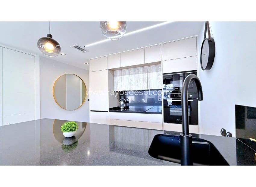 2 makuuhuone Kattohuoneisto myytävänä paikassa Orihuela Costa - 349 900 € (Ref: 9914689)