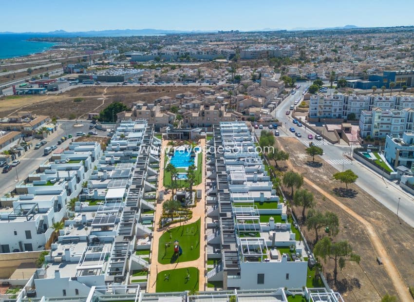 Ático de 2 habitaciones en Orihuela Costa en venta - 349.900 € (Ref: 9914689)