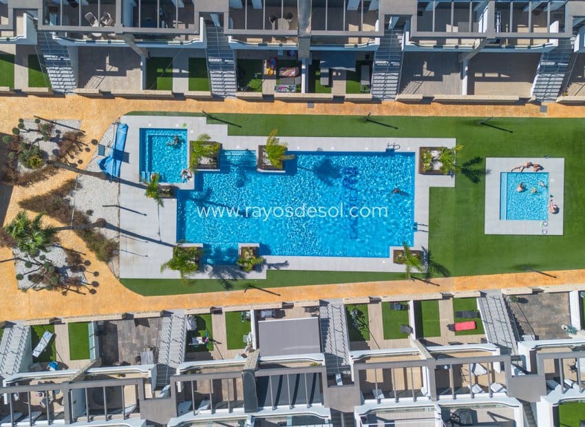 Ático de 2 habitaciones en Orihuela Costa en venta - 349.900 € (Ref: 9914689)