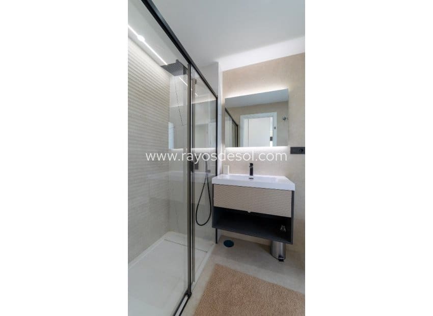 2 bedroom Apartment for sale in Murcia city with pool - € 285,000 (Ref: 9918644)