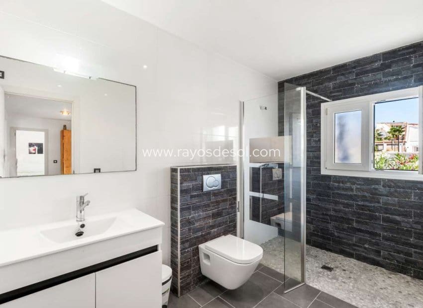 4 makuuhuone Huvila myytävänä paikassa Calpe / Calp - 850 000 € (Ref: 9920696)