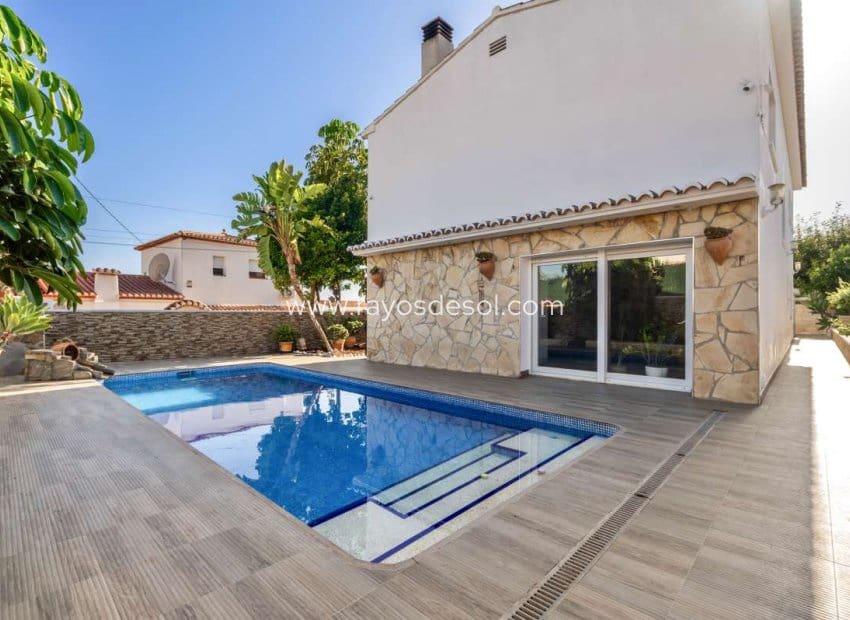 4 makuuhuone Huvila myytävänä paikassa Calpe / Calp - 850 000 € (Ref: 9920696)