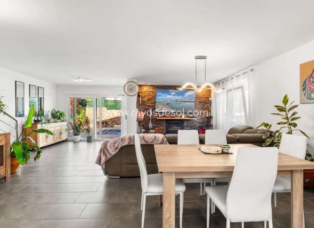 4 makuuhuone Huvila myytävänä paikassa Calpe / Calp - 850 000 € (Ref: 9920696)