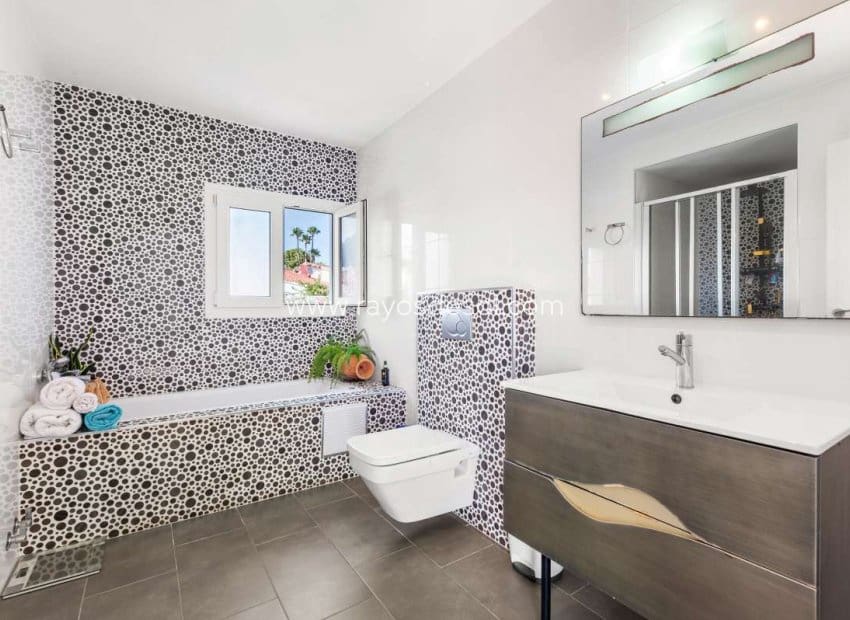 4 makuuhuone Huvila myytävänä paikassa Calpe / Calp - 850 000 € (Ref: 9920696)
