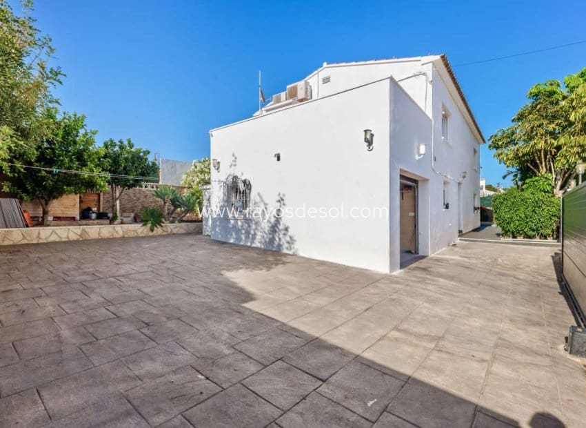 4 makuuhuone Huvila myytävänä paikassa Calpe / Calp - 850 000 € (Ref: 9920696)