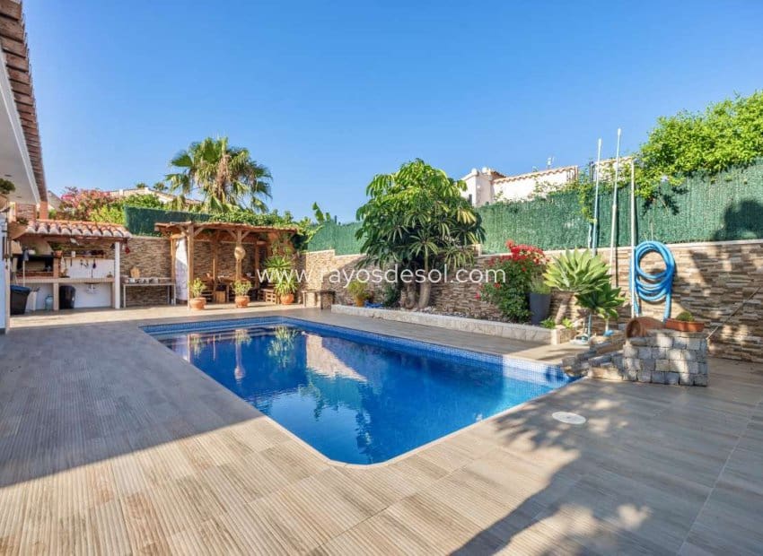4 makuuhuone Huvila myytävänä paikassa Calpe / Calp - 850 000 € (Ref: 9920696)