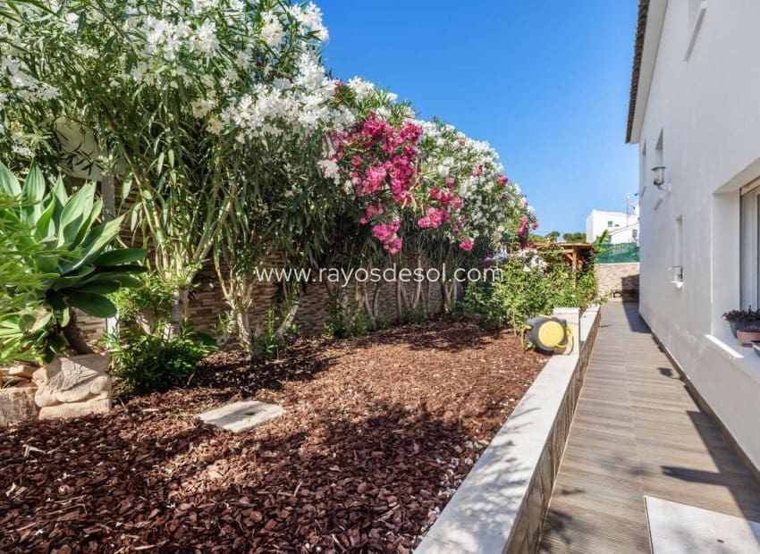 4 makuuhuone Huvila myytävänä paikassa Calpe / Calp - 850 000 € (Ref: 9920696)
