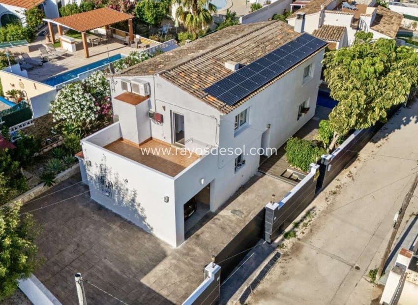 4 makuuhuone Huvila myytävänä paikassa Calpe / Calp - 850 000 € (Ref: 9920696)