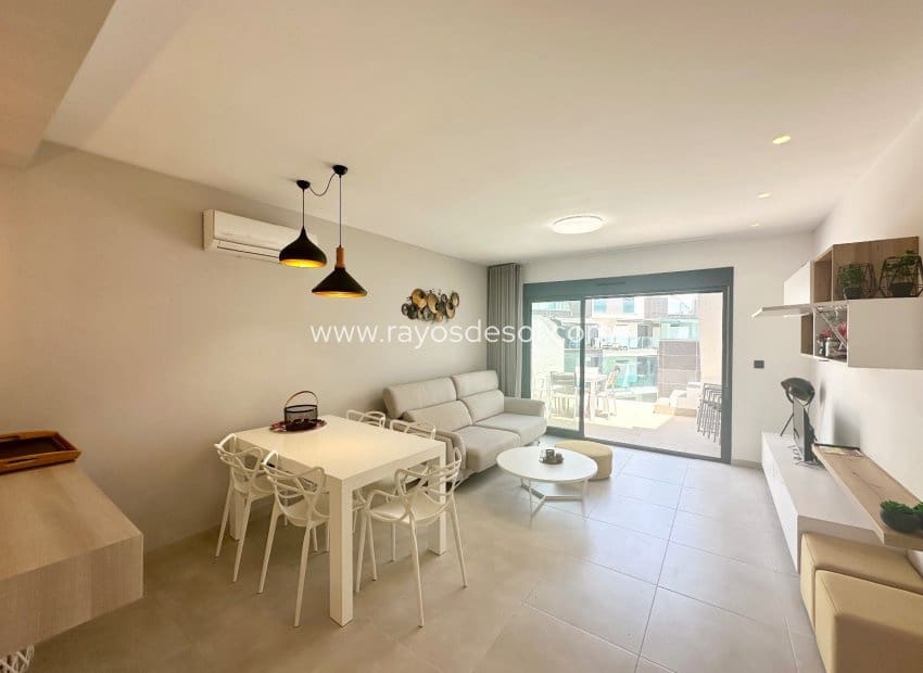 3 chambre Penthouse à vendre à El Raso avec piscine - 299 995 € (Ref: 9922900)