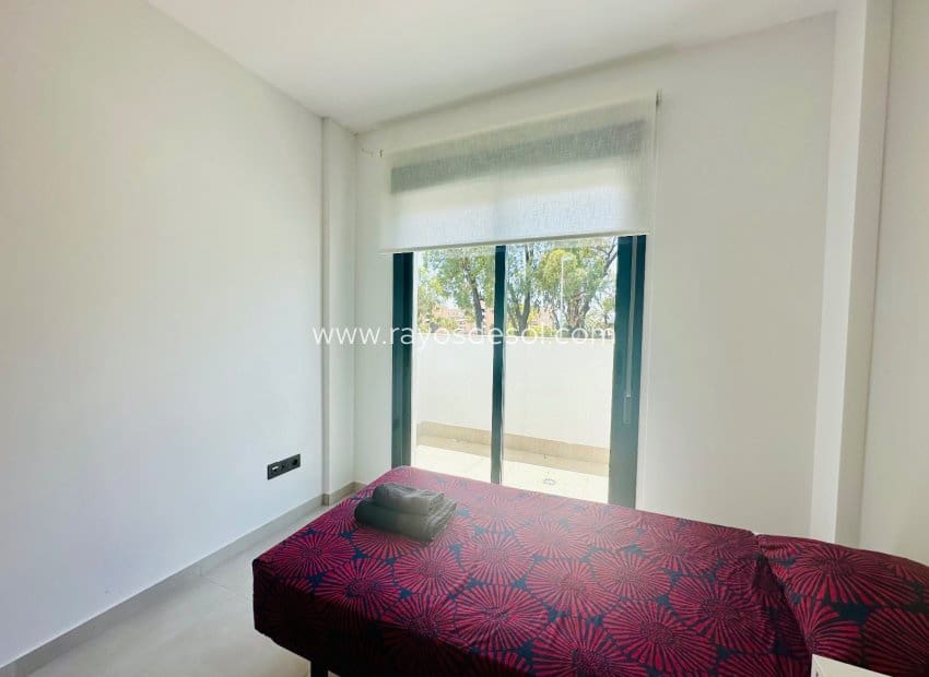 3 chambre Penthouse à vendre à El Raso avec piscine - 299 995 € (Ref: 9922900)