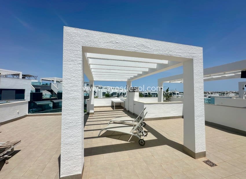 3 chambre Penthouse à vendre à El Raso avec piscine - 299 995 € (Ref: 9922900)