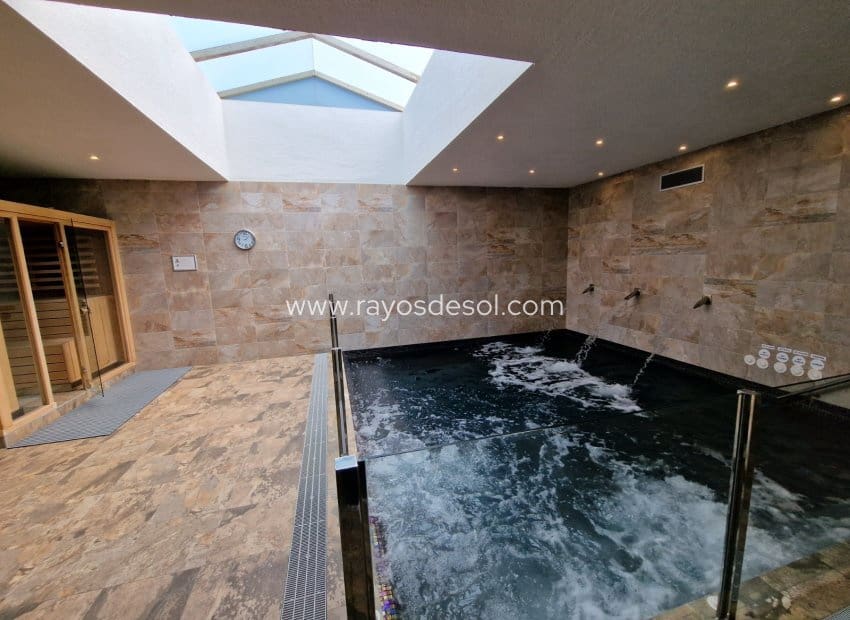 3 chambre Penthouse à vendre à El Raso avec piscine - 299 995 € (Ref: 9922900)