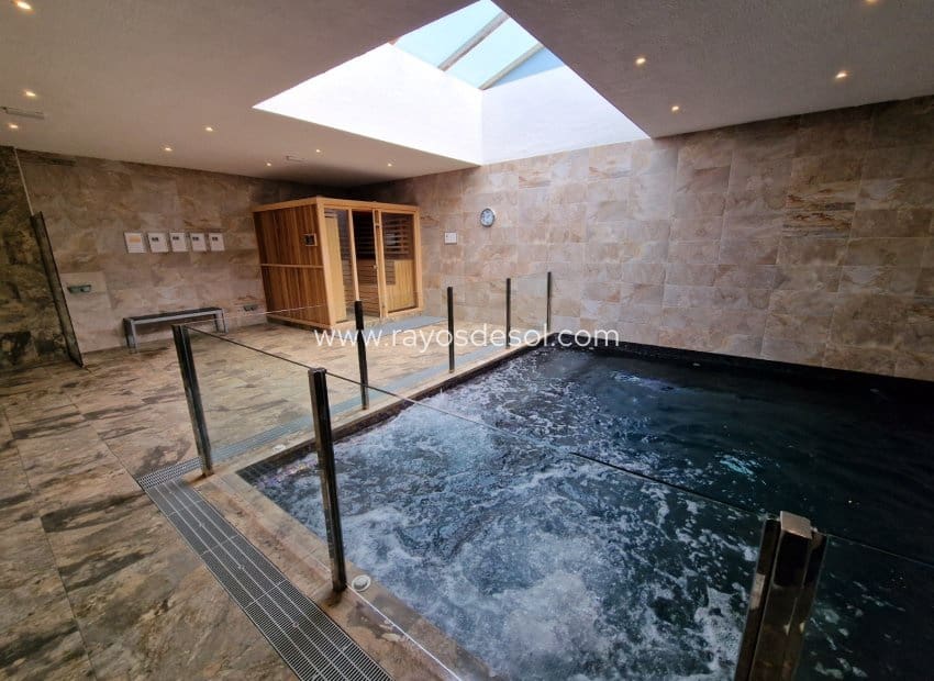 3 chambre Penthouse à vendre à El Raso avec piscine - 299 995 € (Ref: 9922900)
