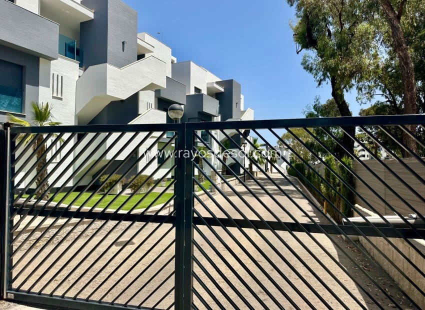 3 chambre Penthouse à vendre à El Raso avec piscine - 299 995 € (Ref: 9922900)