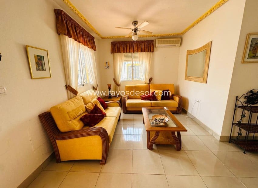 Casa de 3 habitaciones en Vistabella en venta con piscina - 179.000 € (Ref: 9922903)