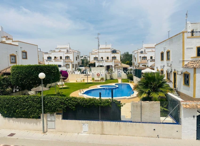 Casa de 3 habitaciones en Vistabella en venta con piscina - 179.000 € (Ref: 9922903)