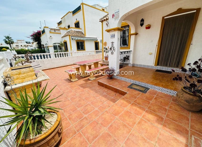 Casa de 3 habitaciones en Vistabella en venta con piscina - 179.000 € (Ref: 9922903)