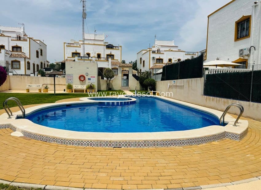 Casa de 3 habitaciones en Vistabella en venta con piscina - 179.000 € (Ref: 9922903)