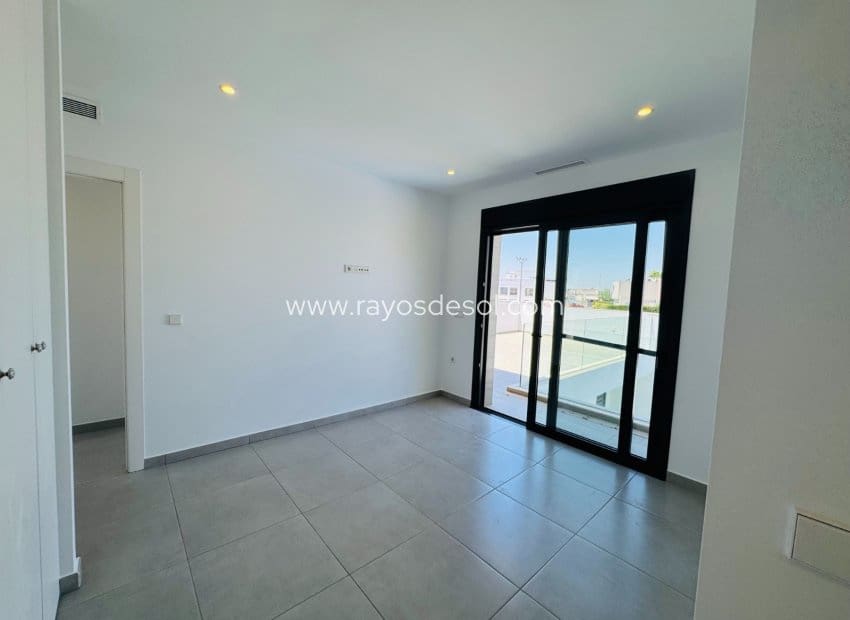 Chalet de 3 habitaciones en Lo Pagan en venta con piscina - 550.000 € (Ref: 9935311)