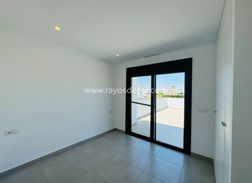 Chalet de 3 habitaciones en Lo Pagan en venta con piscina - 550.000 € (Ref: 9935311)