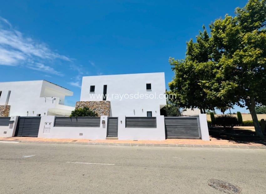 Chalet de 3 habitaciones en Lo Pagan en venta con piscina - 550.000 € (Ref: 9935311)
