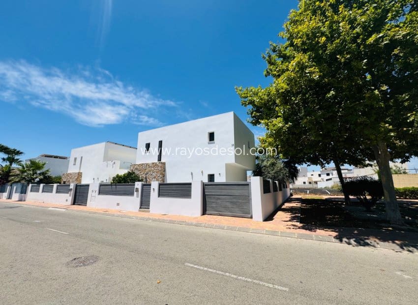 3 Zimmer Villa zu verkaufen in Lo Pagan mit Pool - 550.000 € (Ref: 9935311)
