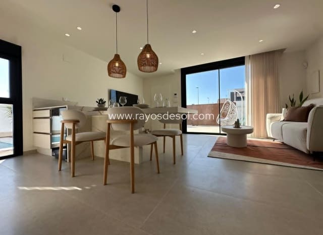 Casa de 2 habitaciones en Santiago de la Ribera, San Javier en venta con piscina - 444.500 € (Ref: 9935313)