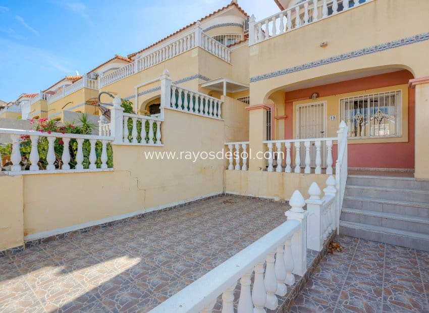 3 quarto Casa em Banda para venda em Filipinas com piscina - 189 000 € (Ref: 9935314)