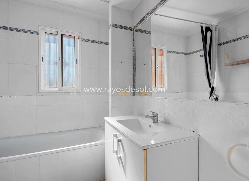3 quarto Casa em Banda para venda em Filipinas com piscina - 189 000 € (Ref: 9935314)