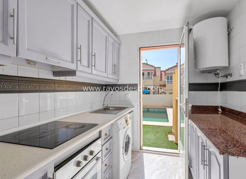 3 quarto Casa em Banda para venda em Filipinas com piscina - 189 000 € (Ref: 9935314)