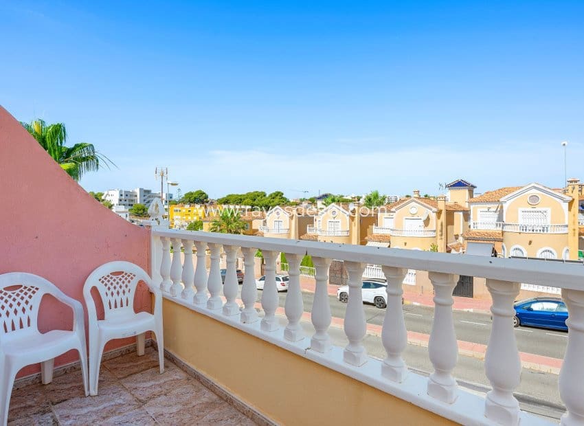 3 quarto Casa em Banda para venda em Filipinas com piscina - 189 000 € (Ref: 9935314)
