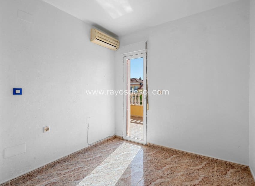 3 quarto Casa em Banda para venda em Filipinas com piscina - 189 000 € (Ref: 9935314)