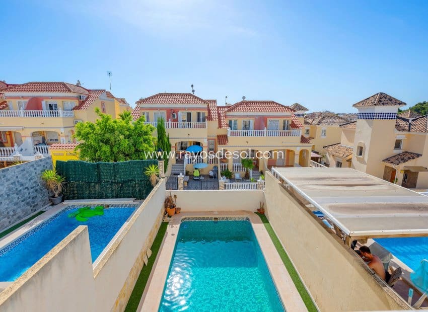 3 quarto Casa em Banda para venda em Filipinas com piscina - 189 000 € (Ref: 9935314)