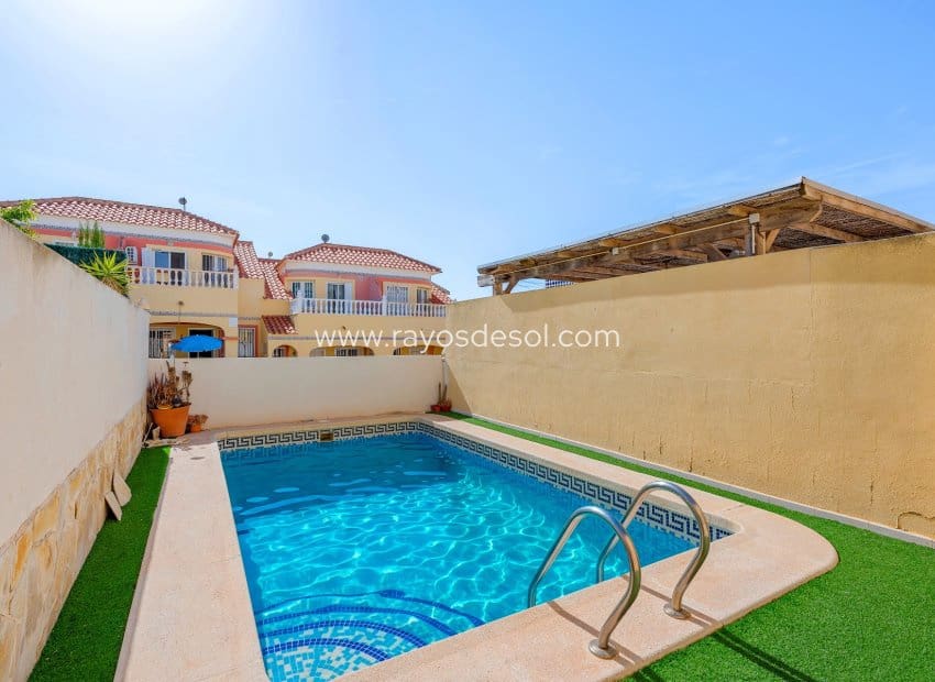 3 quarto Casa em Banda para venda em Filipinas com piscina - 189 000 € (Ref: 9935314)