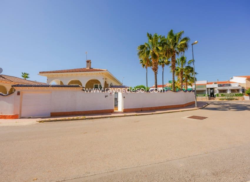 5 bedroom Villa for sale in Rojales with pool - € 590,000 (Ref: 9940739)