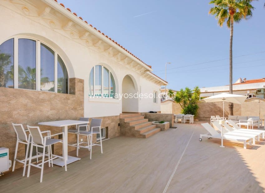 5 bedroom Villa for sale in Rojales with pool - € 590,000 (Ref: 9940739)