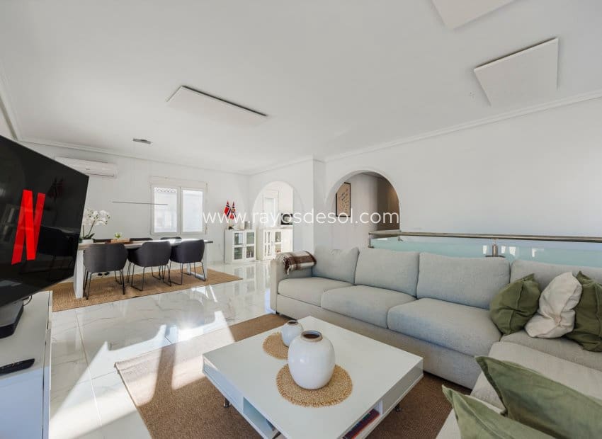 5 bedroom Villa for sale in Rojales with pool - € 590,000 (Ref: 9940739)