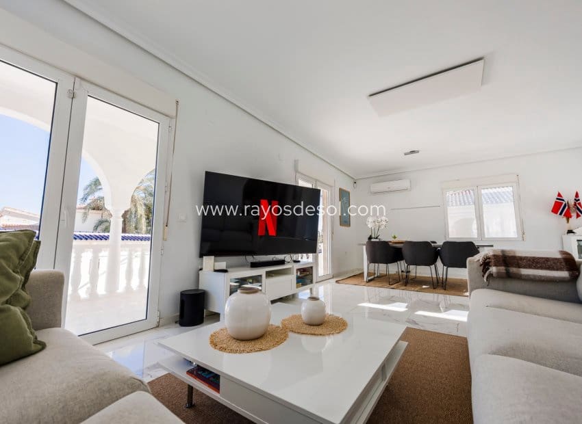 5 bedroom Villa for sale in Rojales with pool - € 590,000 (Ref: 9940739)