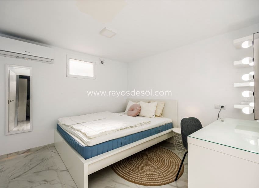 5 bedroom Villa for sale in Rojales with pool - € 590,000 (Ref: 9940739)